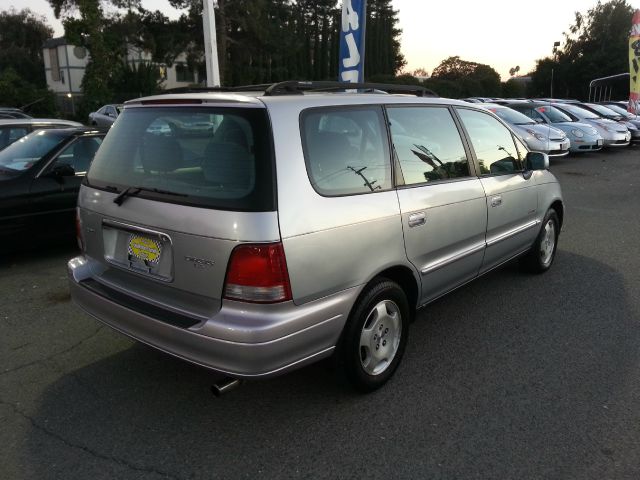 Isuzu Oasis 1998 photo 1