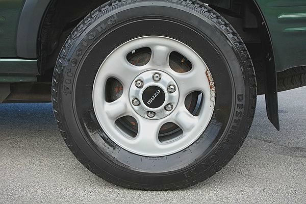 Isuzu Rodeo 2003 photo 14