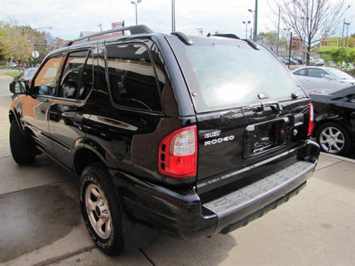 Isuzu Rodeo 2004 photo 2