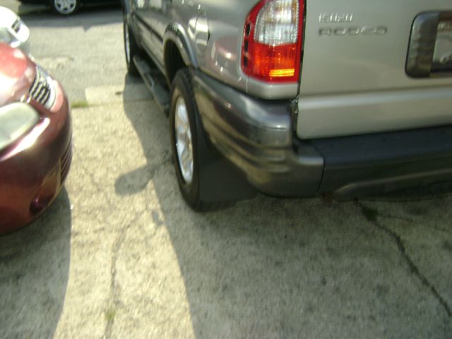 Isuzu Rodeo 2004 photo 2