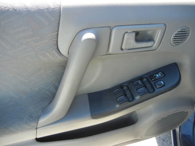 Isuzu Rodeo 2004 photo 2