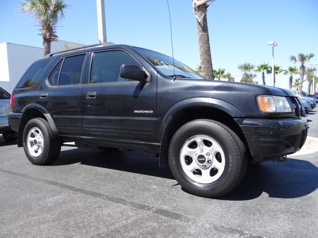 Isuzu Rodeo 2004 photo 1