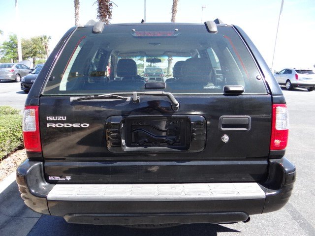 Isuzu Rodeo 2004 photo 2