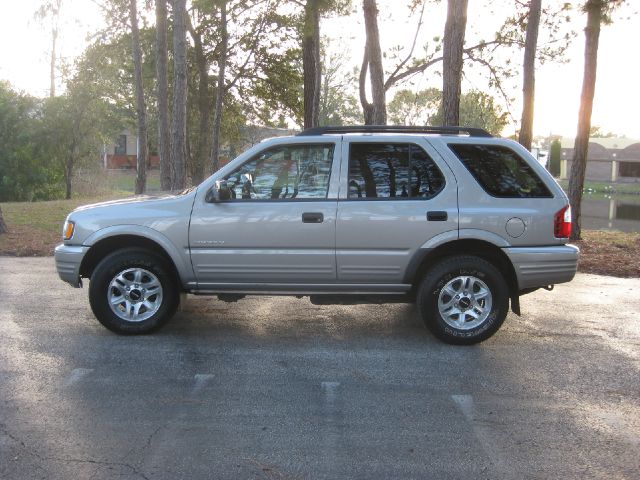 Isuzu Rodeo 2004 photo 2