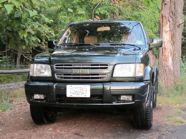 Isuzu Trooper 2000 photo 1