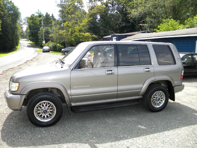 Isuzu Trooper 2001 photo 1