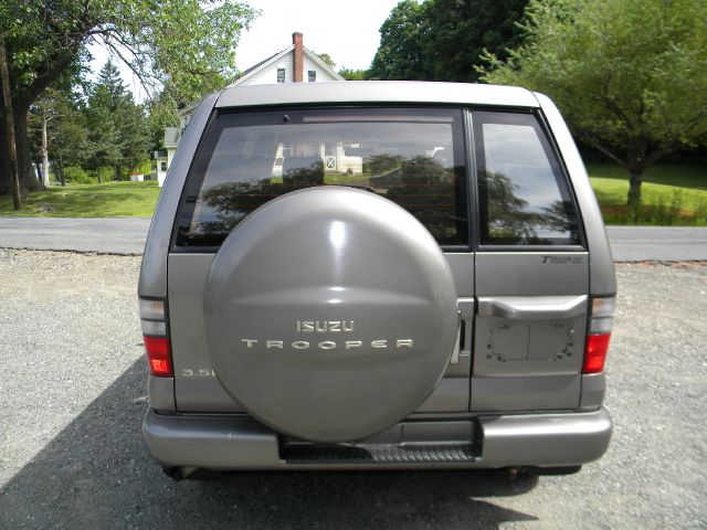 Isuzu Trooper 2001 photo 2