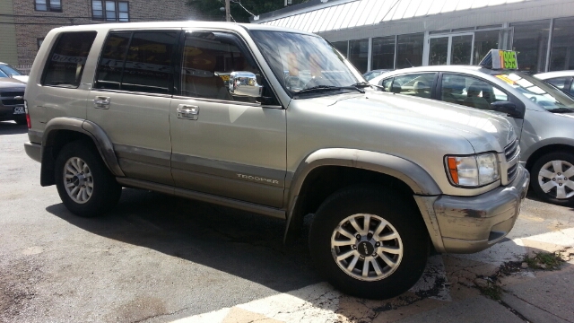 Isuzu Trooper Super SUV