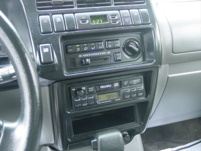 Isuzu Trooper 2001 photo 8