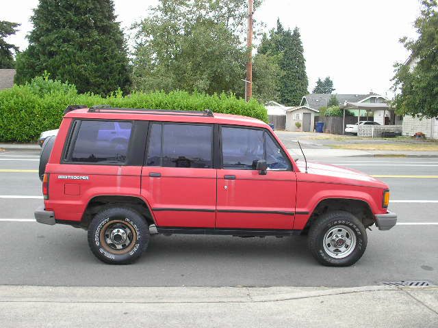 Isuzu Trooper II 1989 photo 2