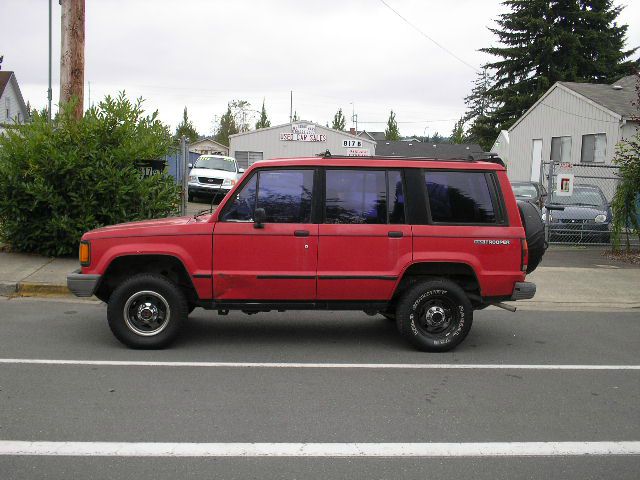 Isuzu Trooper II 1989 photo 4