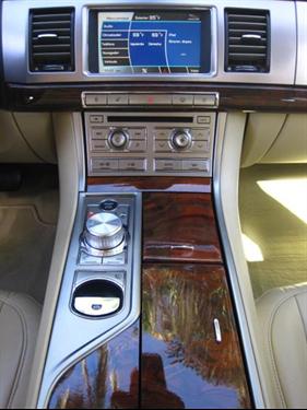 JAGUAR XF 2009 photo 2
