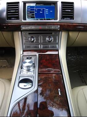 JAGUAR XF 2009 photo 2