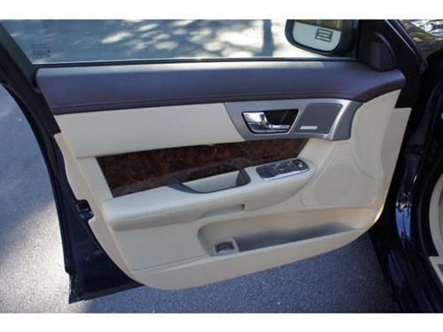 JAGUAR XF 2009 photo 2