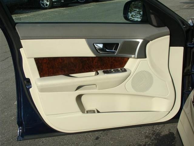 JAGUAR XF 2010 photo 3