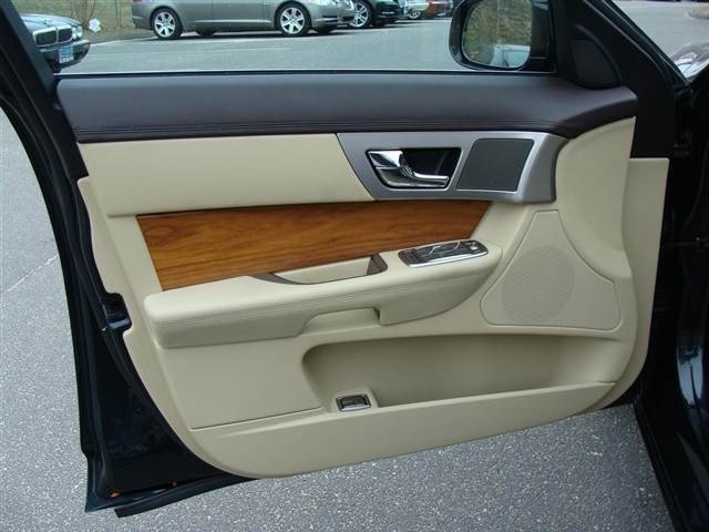 JAGUAR XF 2010 photo 3