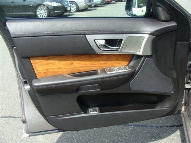 JAGUAR XF 2010 photo 3