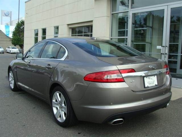 JAGUAR XF 2010 photo 2