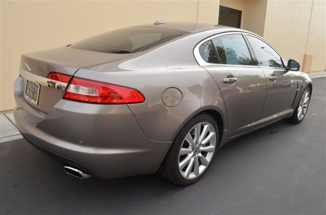 JAGUAR XF 2010 photo 2