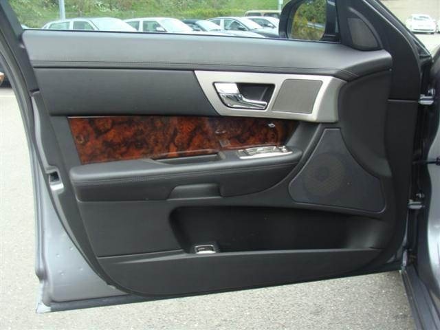 JAGUAR XF 2010 photo 3