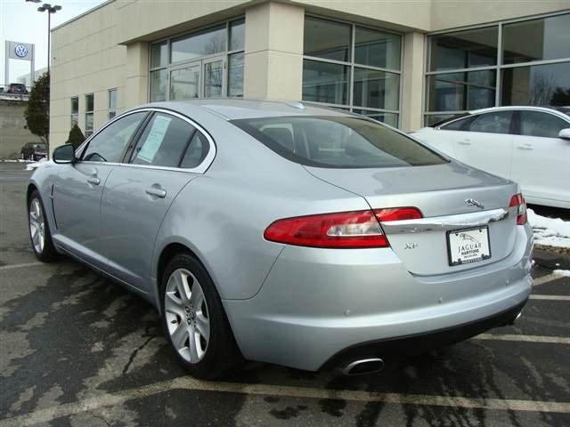 JAGUAR XF 2010 photo 2