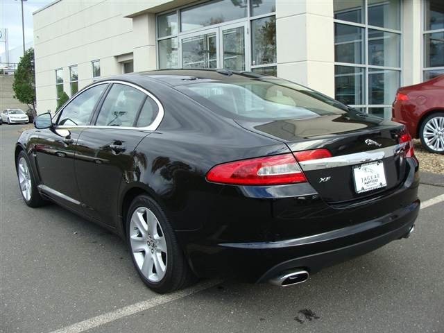JAGUAR XF 2010 photo 2