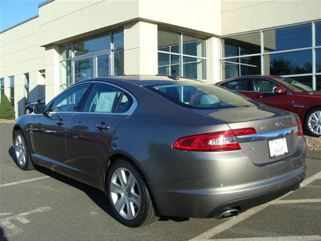 JAGUAR XF 2010 photo 2