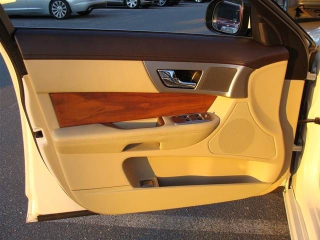 JAGUAR XF 2010 photo 3