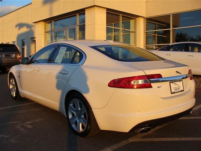 JAGUAR XF 2010 photo 2