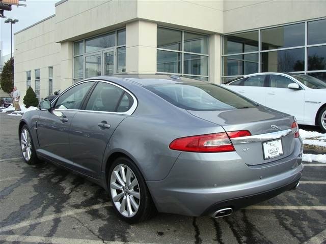 JAGUAR XF 2010 photo 2