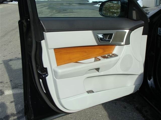 JAGUAR XF 2010 photo 3