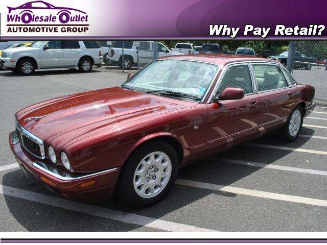 JAGUAR XJ8 Sport Alloys Sunroof Sedan