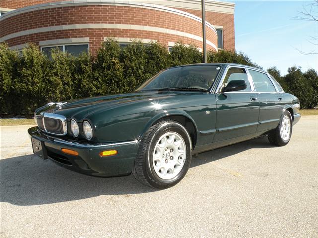 JAGUAR XJ8 Premium Sedan