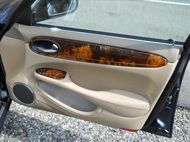 JAGUAR XJ8 XL 4X4 SLT Sedan