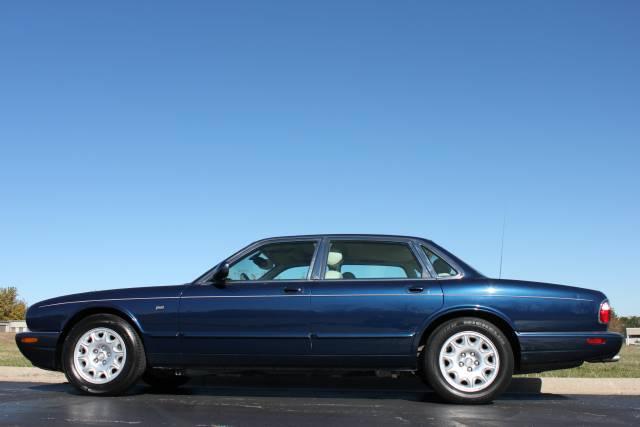 JAGUAR XJ8 2000 photo 2