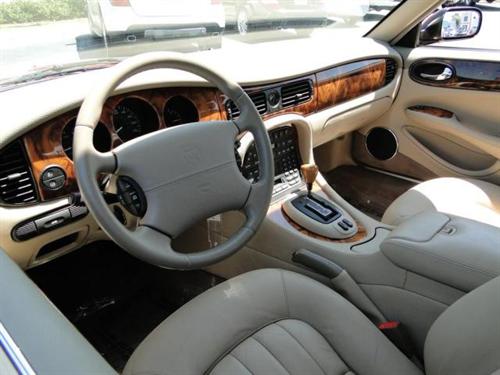 JAGUAR XJ8 2002 photo 2