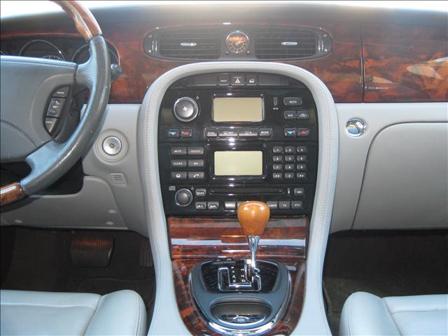 JAGUAR XJ8 2004 photo 5