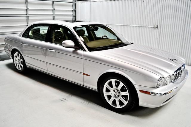 JAGUAR XJ8 LT Extended,8 FOOT BOX Sedan