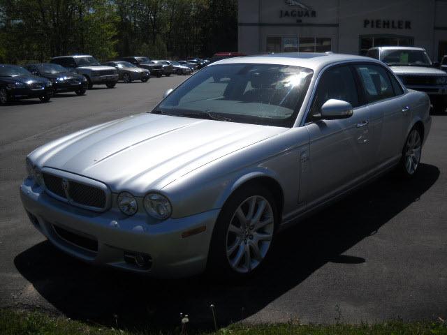 JAGUAR XJ8 ESi Sedan