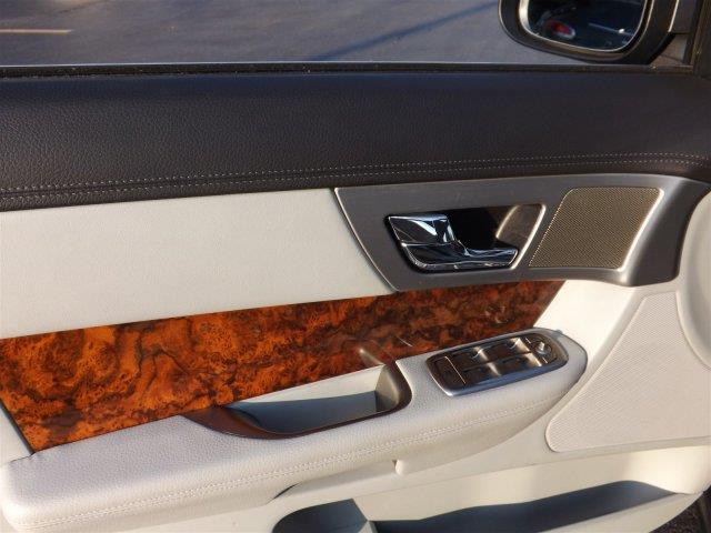JAGUAR XF 2009 photo 9