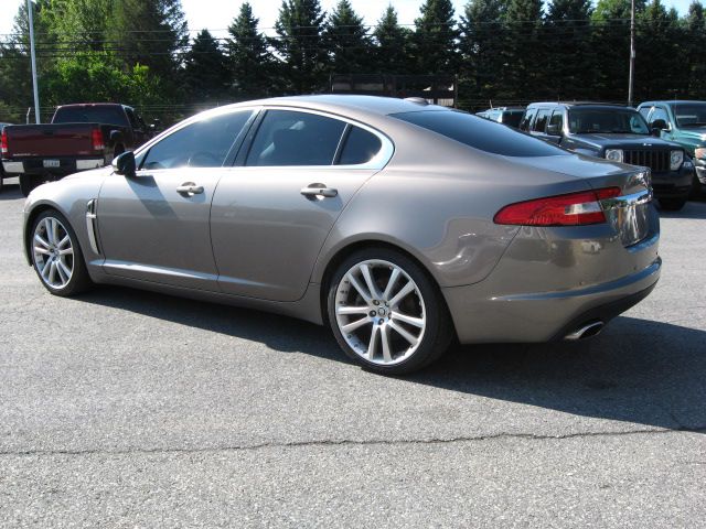 JAGUAR XF CLUB CAB SLT Sedan