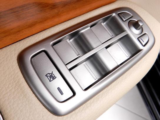 JAGUAR XF 2010 photo 24