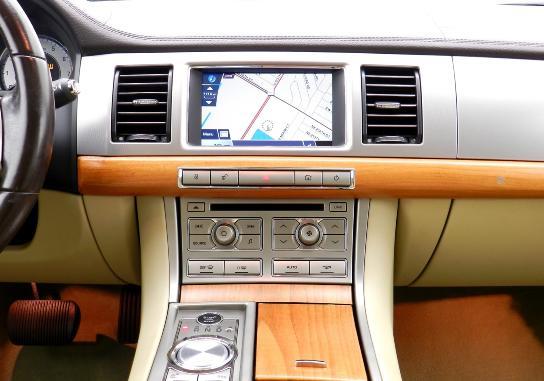 JAGUAR XF 2010 photo 25