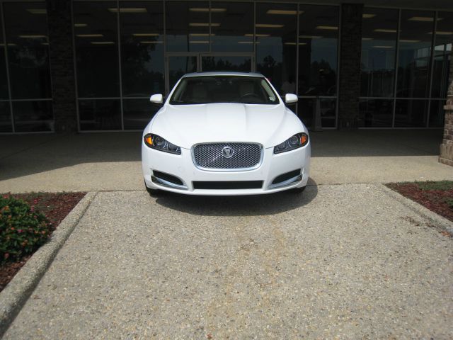 JAGUAR XF 2013 photo 3