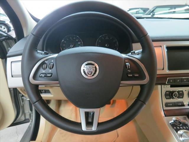 JAGUAR XF 2013 photo 11