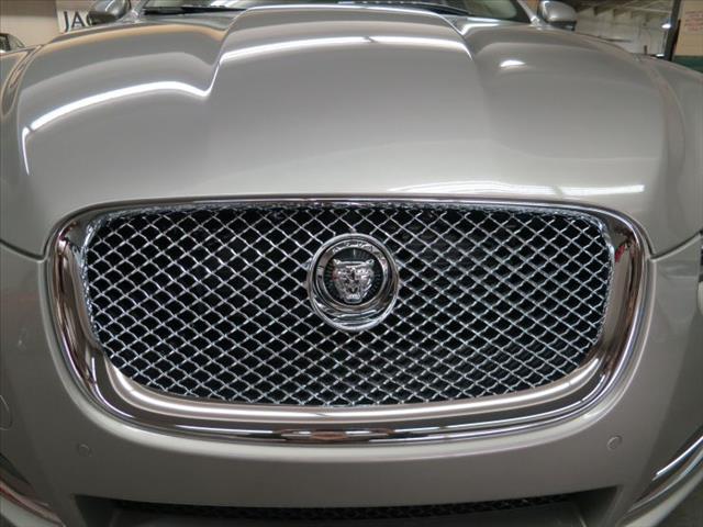 JAGUAR XF 2013 photo 13