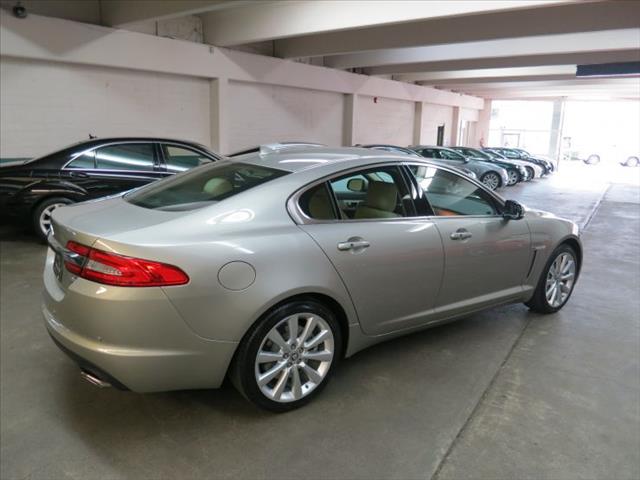 JAGUAR XF 2013 photo 17
