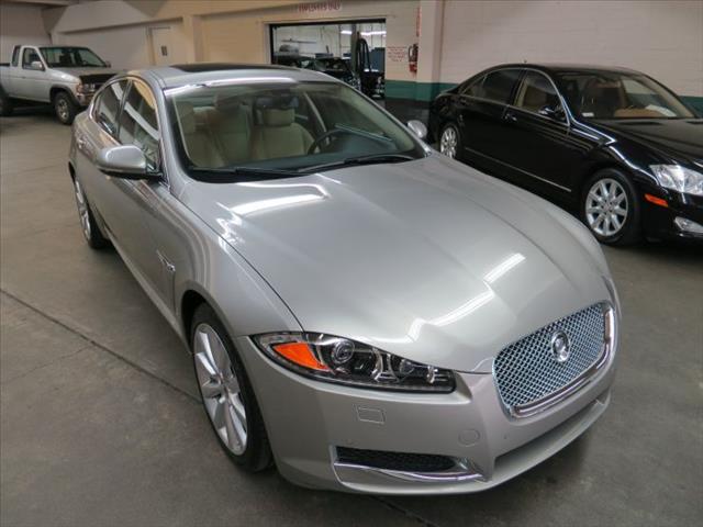 JAGUAR XF 2013 photo 18