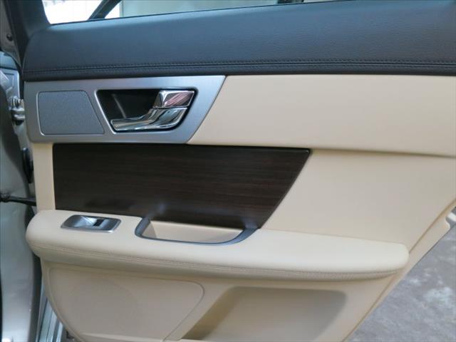 JAGUAR XF 2013 photo 2