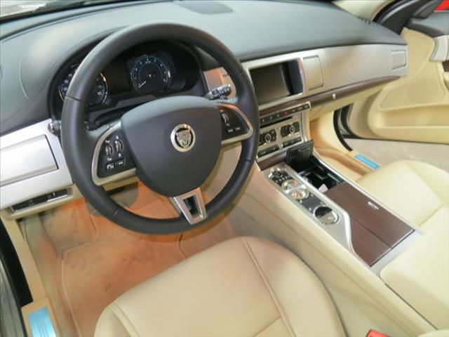 JAGUAR XF 2013 photo 22